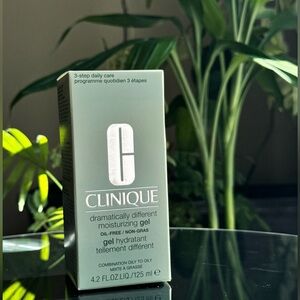 Clinique Dramatically Different Moisturizing Gel